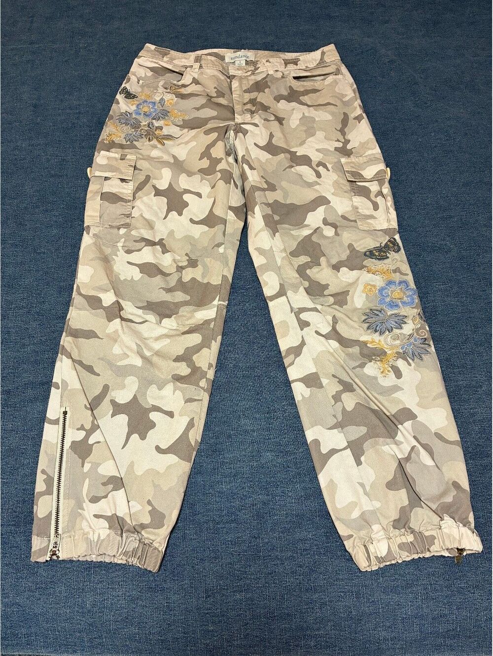 Sundance Vivant size 6 grey/tan camo cargo joggers embroidery lots of pockets